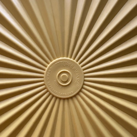 Vintage Tupperware Harvest Gold Yellow Sunburst Servalier 1204 Canister w Lid 3 - Picture 7 of 7